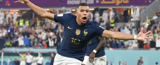 Det bliver Kylian Mbappe som sikrede Frankrig sejren mod Danmark.
