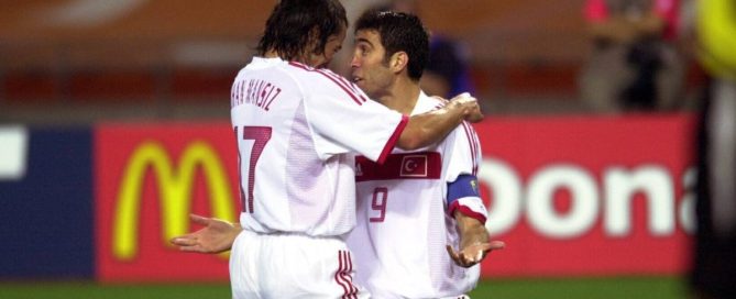 Hakan Sükür scorer det hurtigste mål i verdensmesterskabets historie i bronzekampen mellem Tyrkiet og Sydkorea i 2002