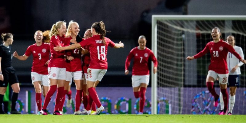 I denne artikel kigger vi på, hvordan ottendedelsfinalerne af slutrunden kan ses og streames i Danmark.
